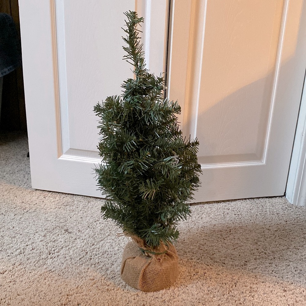 Brand new pre lit mini Christmas tree with burlap detail!